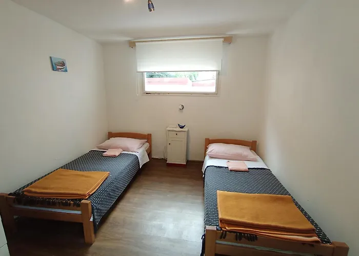 דירה Simple For 2 With Bathroom Close To The Sea קראליביצה