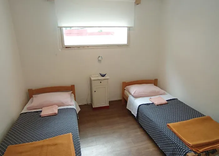 Simple For 2 With Bathroom Close To The Sea
